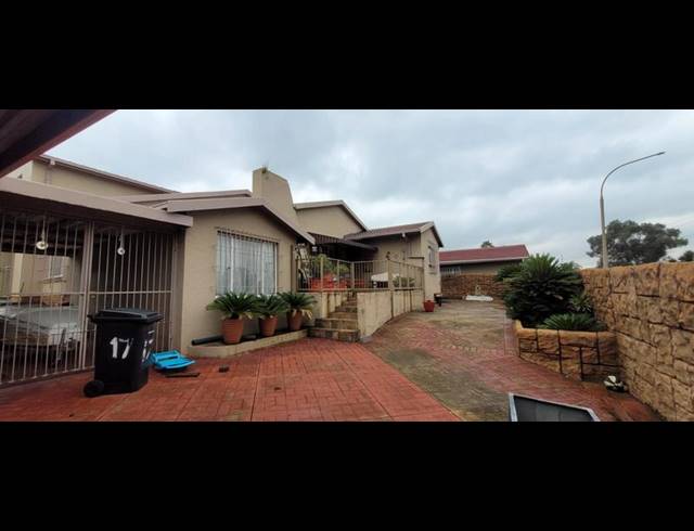 5 BEDROOM HOUSE FOR SALE IN VERWOERDPARK